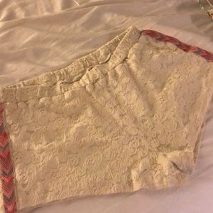 Lace shorts w trim